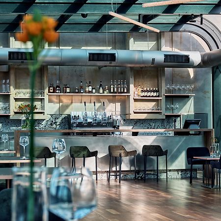 Hotel Warszawa Esterno foto The bar at the restaurant