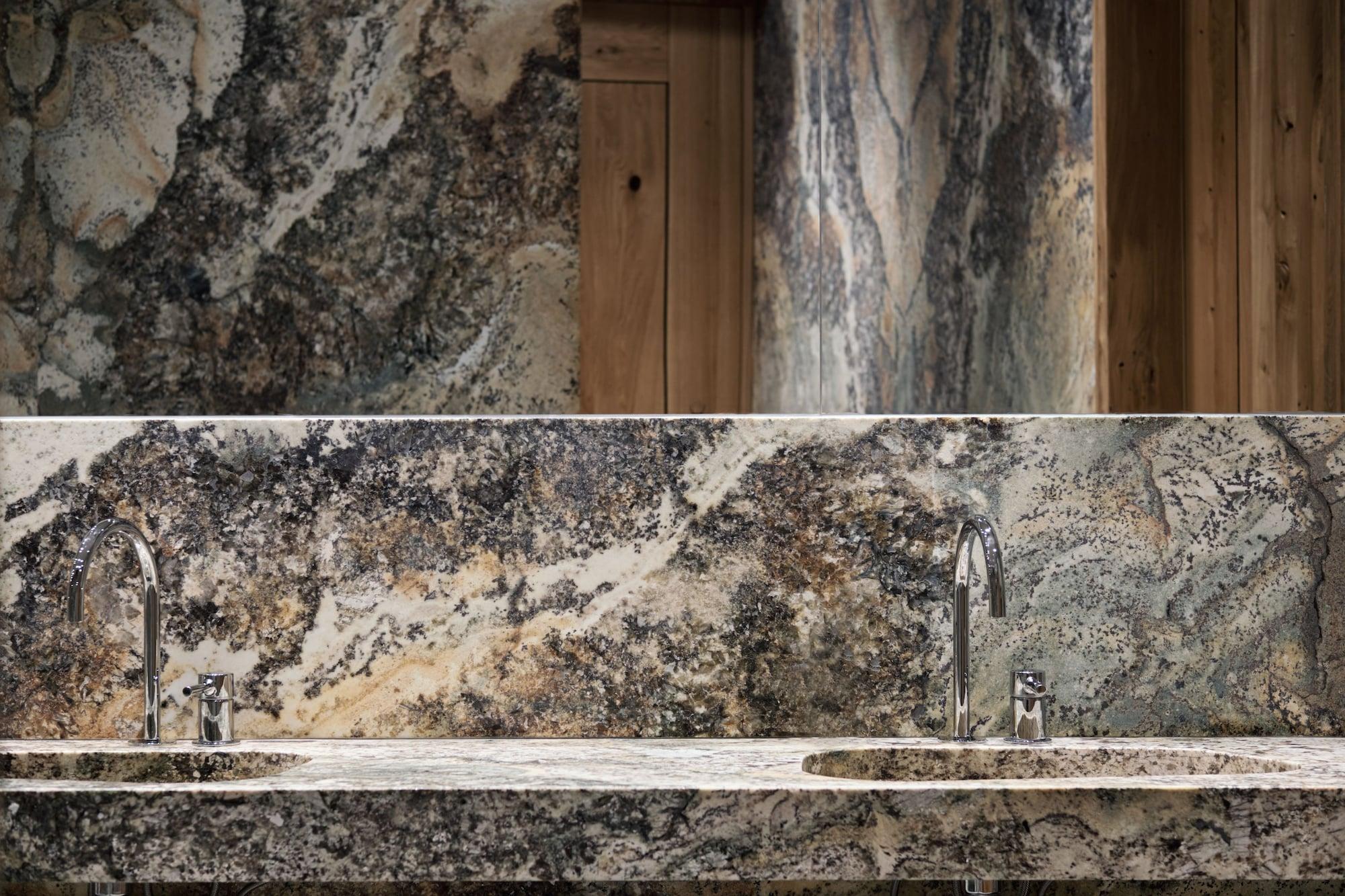 Hotel Warszawa Esterno foto Granite countertops