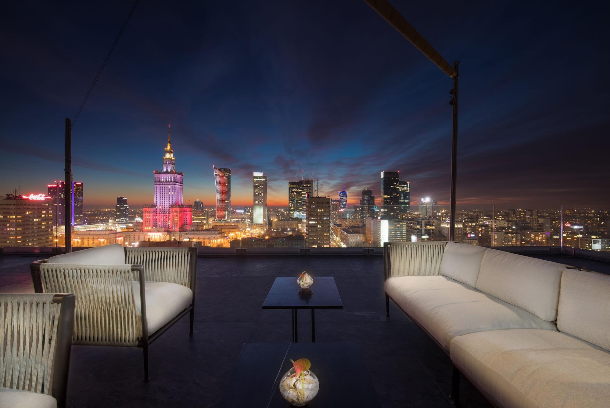 Hotel Warszawa Esterno foto Skyline Bar