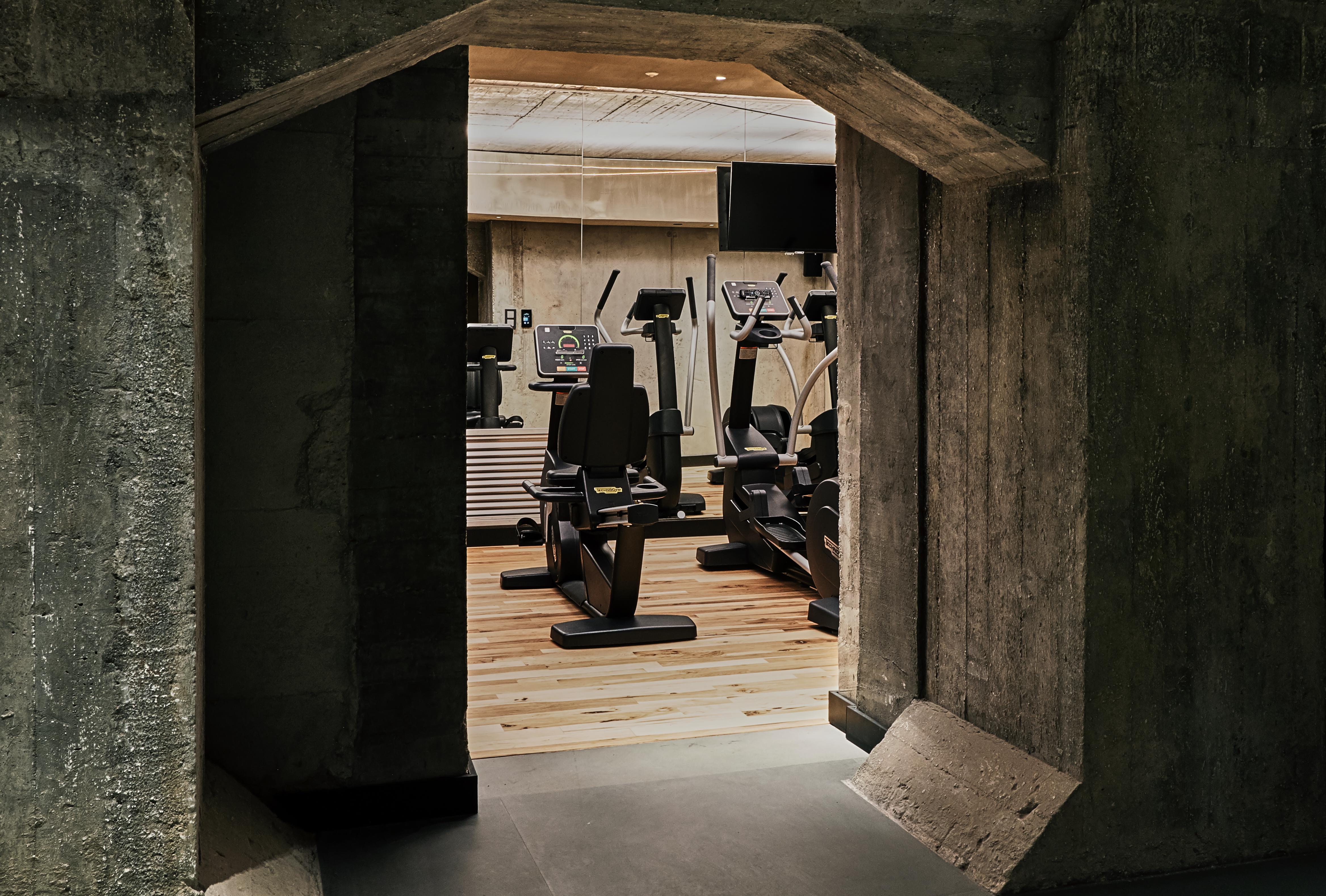 Hotel Warszawa Esterno foto The gym at the 1937 Olympic Village