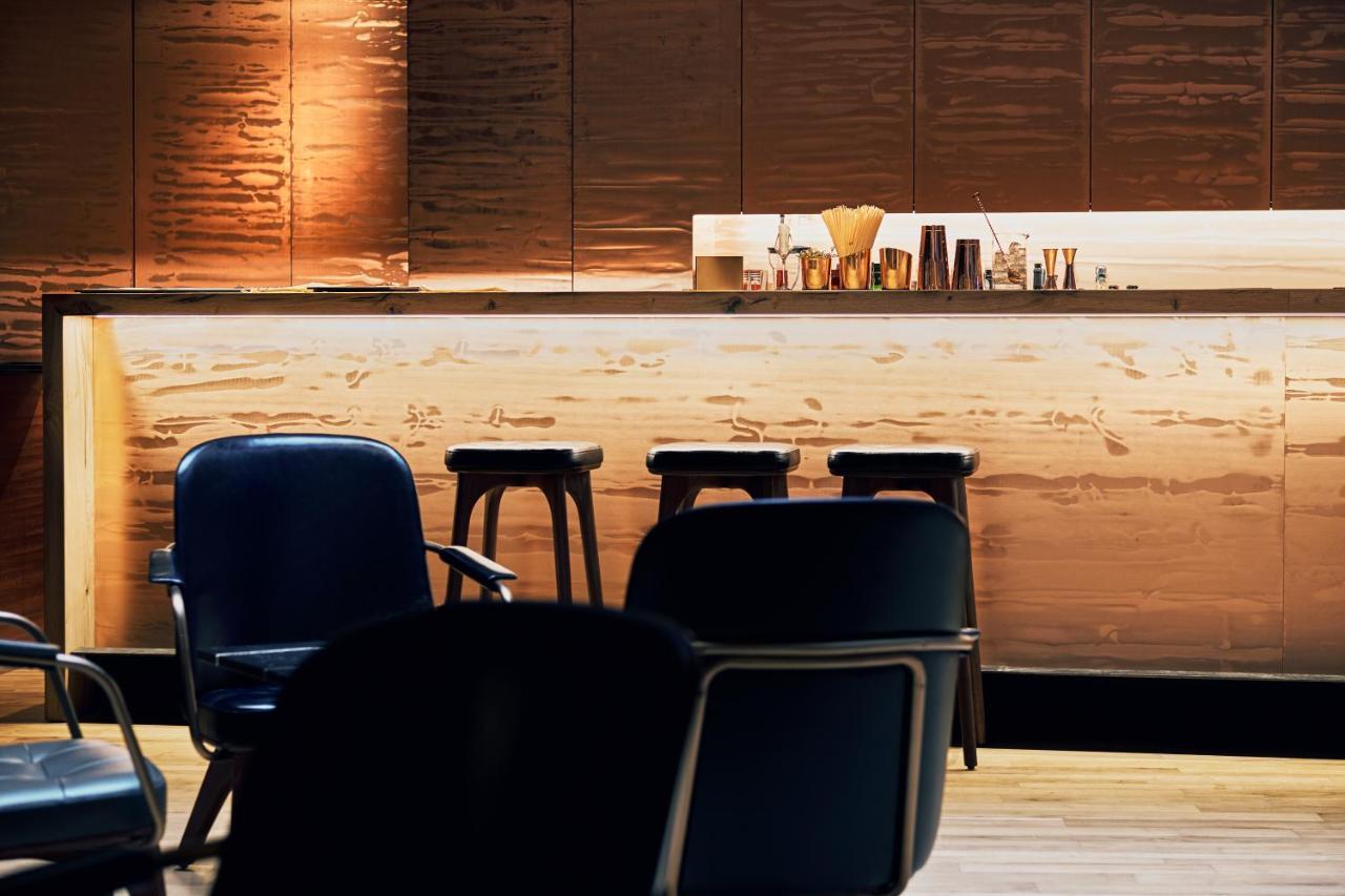 Hotel Warszawa Esterno foto The bar at the 1960s-themed restaurant, The 60s